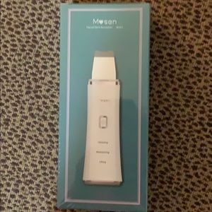 NIB Modem Facial Skin Scrubber